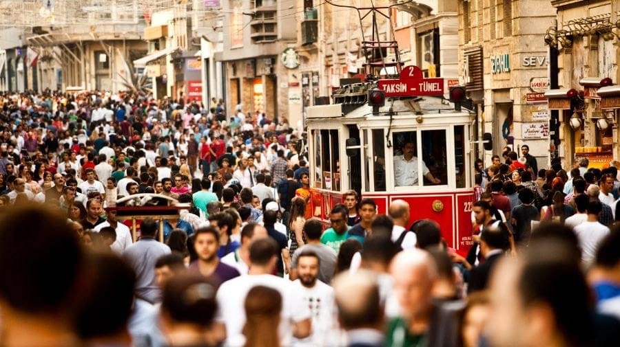 crowd_istiklal_istanbul_e6ae707d72.jpg