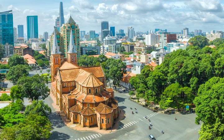 6918_notre-dame_cathedral_basilica_of_saigon_-_huythoai_-_istock_000069547517_medium-jpg.jpg